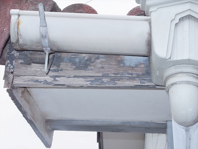 軒樋を固定する金具